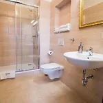 Pensión Premium 4*